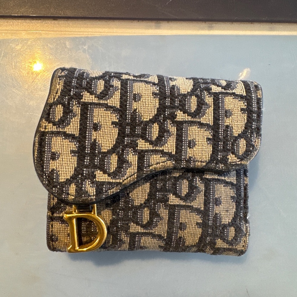 Dior wallet